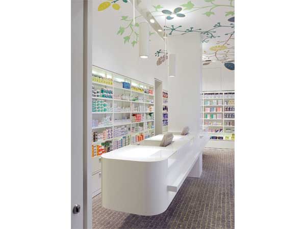 Quầy lễ tân đá nhân tạo màu trắng tính năng uốn cong thoải mái theo mong muốn đáp ứng đầy đủ về tính thẩm mỹ và sử dụng