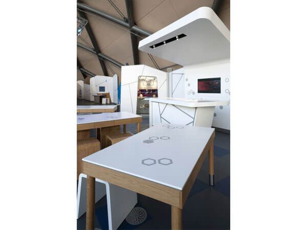 Gợi ý mẫu bàn ghế văn phòng làm việc cho không gian hiện đại, độc đáo