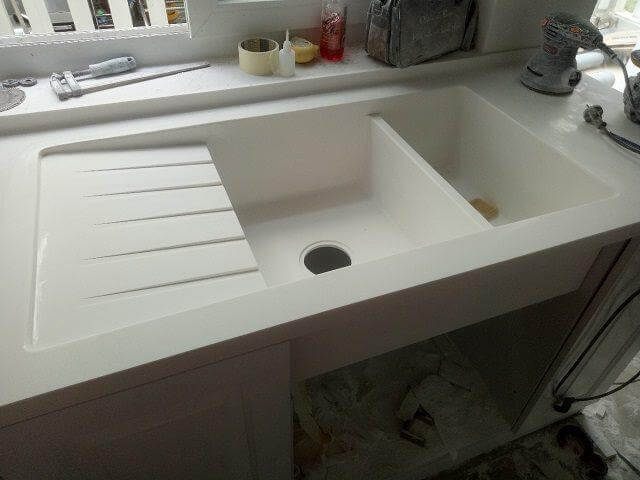 Để tìm hiểu về mẫu chậu rửa sử dụng chất liệu đá Solid Surface Himacs của LG Hàn Quốc, hãy tham khảo.